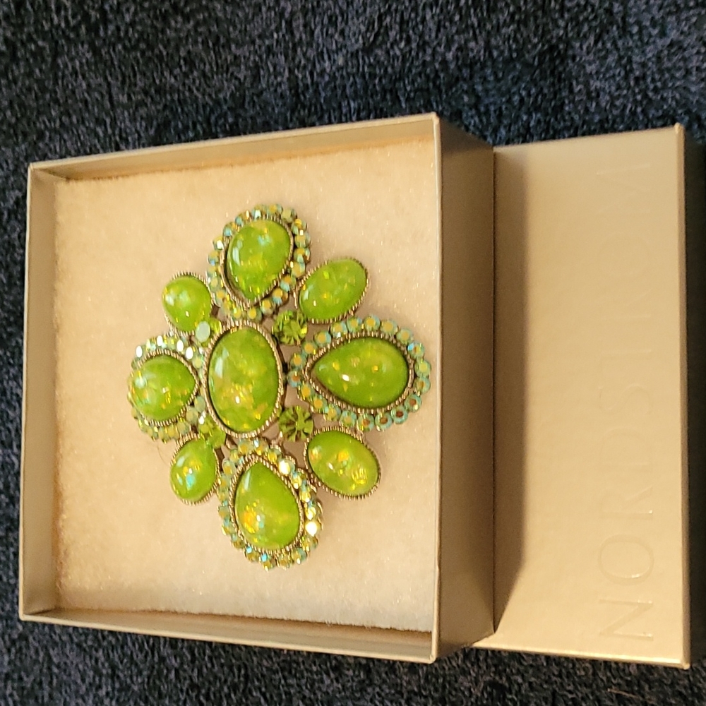 Beautiful Cara Couture Brooch - Picture 4 of 4
